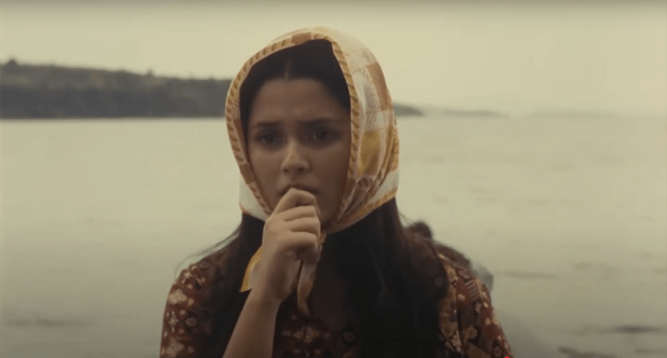 Hilda Koronel wears a bandanna in Maynila sa Kuko ng Liwanag